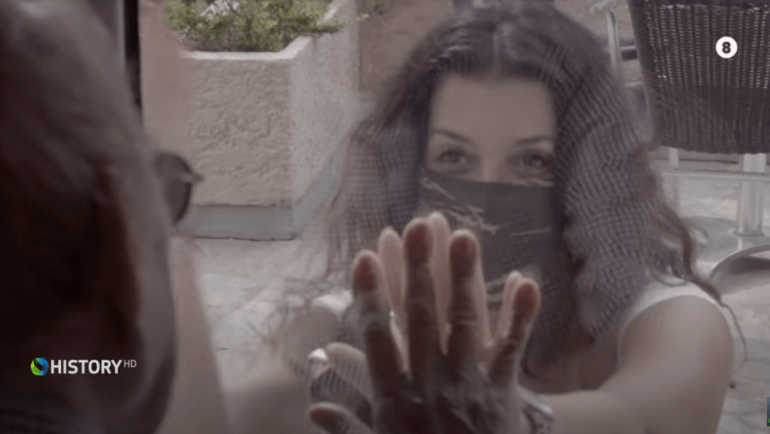 Προβολή ντοκιμαντέρ «Μέσα από το Τζάμι, Τρεις Πράξεις»